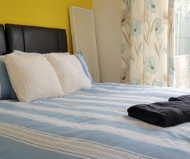 (7SM-01)Dreams Serviced Accommodations- Staines/Heathrow