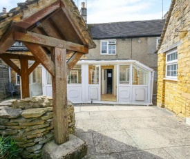 Japonica Cottage, BOURTON ON THE WATER