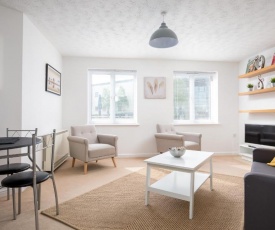 Lloyd Close Cheltenham - Close to Town Centre & GCHQ