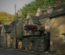 Sackville House a riverside, grade II cottage, Bibury, up to 6 people