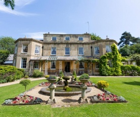 Dursley Chateau Sleeps 18 Pool WiFi