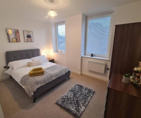 Cosy, modern apartment near Gloucester and M5