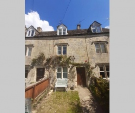 Charming 2 Bedroom Cotswold Stone Cottage