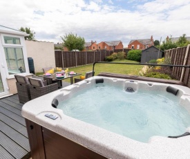 Modern Three Bedroom Home in Gloucester with Hot Tub