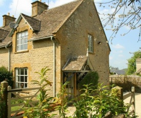 Honeysuckle Cottage, STOW ON THE WOLD