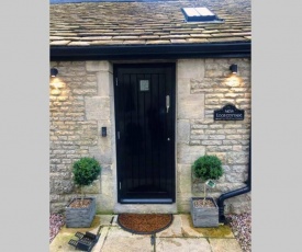 New Loos Cottage, Old School Court