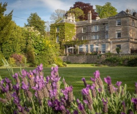 Burleigh Court Hotel