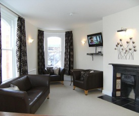 Cotswolds Valleys Accommodation - Bell Apartments - Exclusive use large two bedroom family holiday apartment