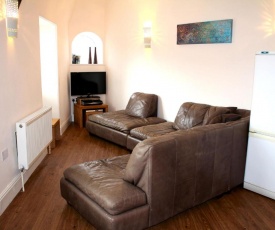 Cotswolds Valleys Accommodation - Bell Apartments - Exclusive use one and two bedroom family holiday apartments 3 available