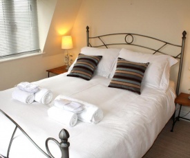 Cotswolds Valleys Accommodation - Exclusive use character one bedroom family holiday apartment