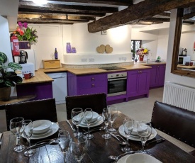 Cotswolds Valleys Accommodation - Medieval Hall - Exclusive use character three bedroom holiday apartment