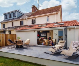 Littlefields - Stylish, Modern Cottage With Large Garden, Close To Beach